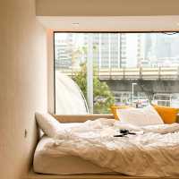 Yello Rooms Hotel ที่พักวิวรถไฟฟ้าสุดปัง