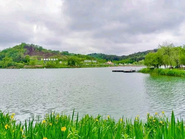 Yueshan Lake Park – Guiyang’s Urban Oasis of Mountains & Water!