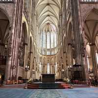 A Summer Visit to Cologne Cathedral: Gothic Grandeur Under the Sun