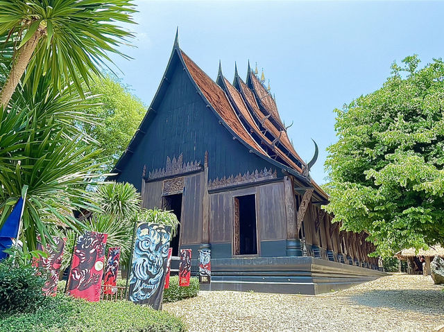 A glimpse into the darker side of Thai art 🖼️😎🥰💐
