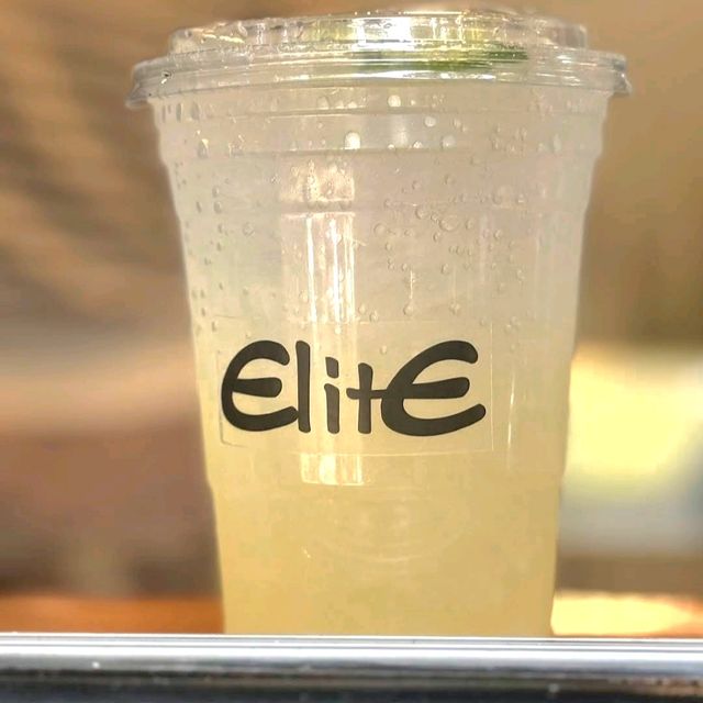 ร้านกาแฟในตู้คอนเทเนอร์ - Elite cafe’ หลัง มช.