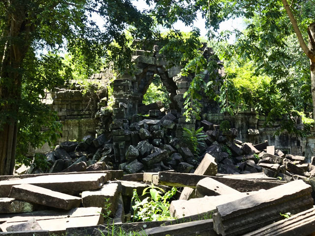 時が止まったようなドラマのワンシーン｜ベンメリア遺跡
