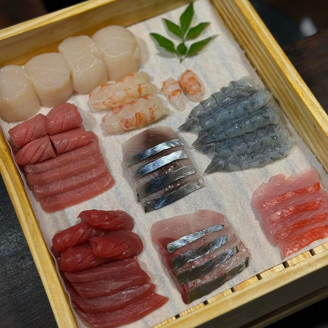 🐟✨ เณือปลา Omakase – โอมากาเสะสไตล์ใต้ในเมืองสุรา