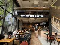 Tom n Toms Coffee – Sukhumvit 15, Bangkok: Cozy 24‑Hour Korean Café