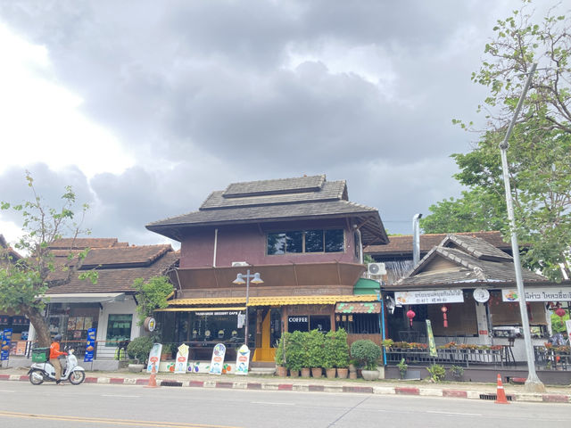 แหล่งรวมของกินร้านดังที่ “จริงใจวิลเลจ”   