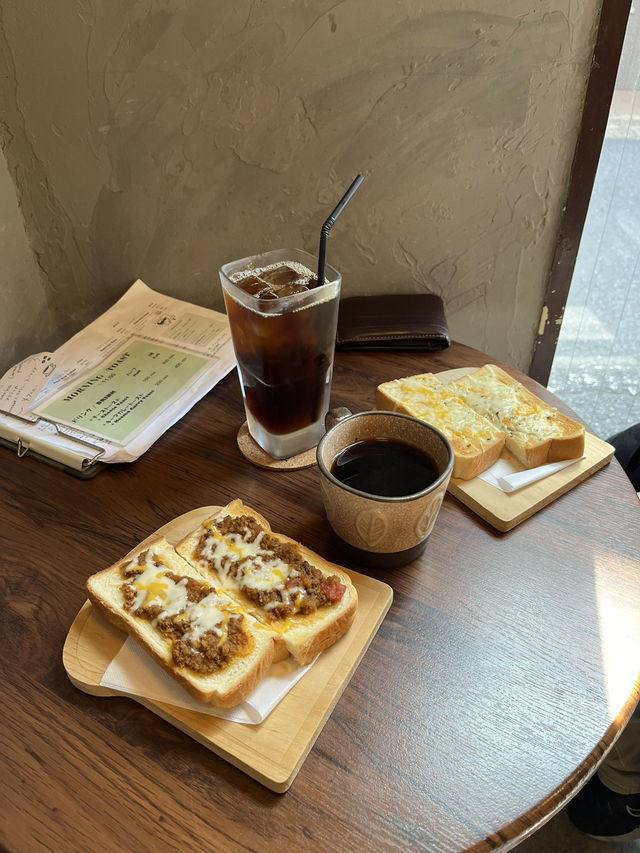 Cute little “frog cafe” 