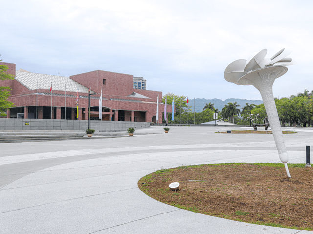 城市與自然交會之處，遇見高雄市立美術館