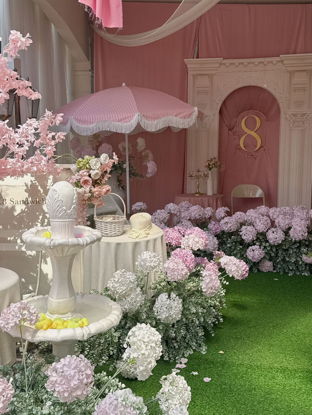 The craziest decoration cafe in Penang: No.8 Sandwich Club