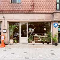Dear Lion Cafe
