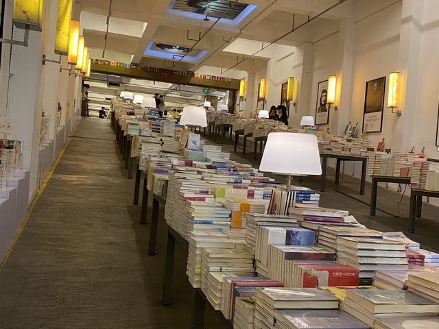 南京 先鋒書店 ✝️ 中國最美地下車庫書店