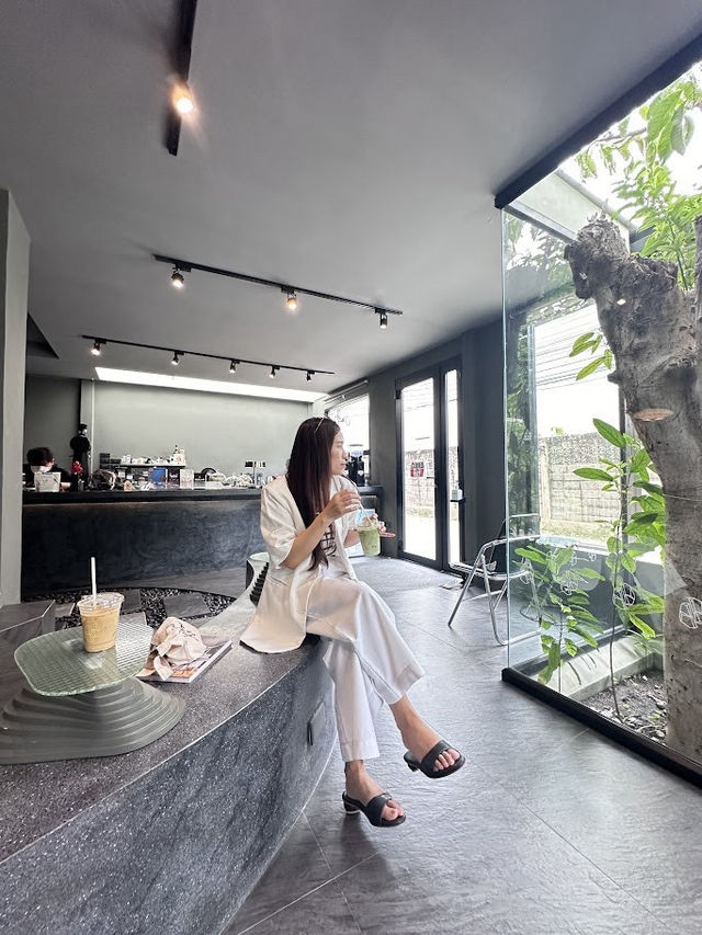 คาเฟ่ชิคๆ บางขุนนนท์ Liberty Of Coffee L.O.C.