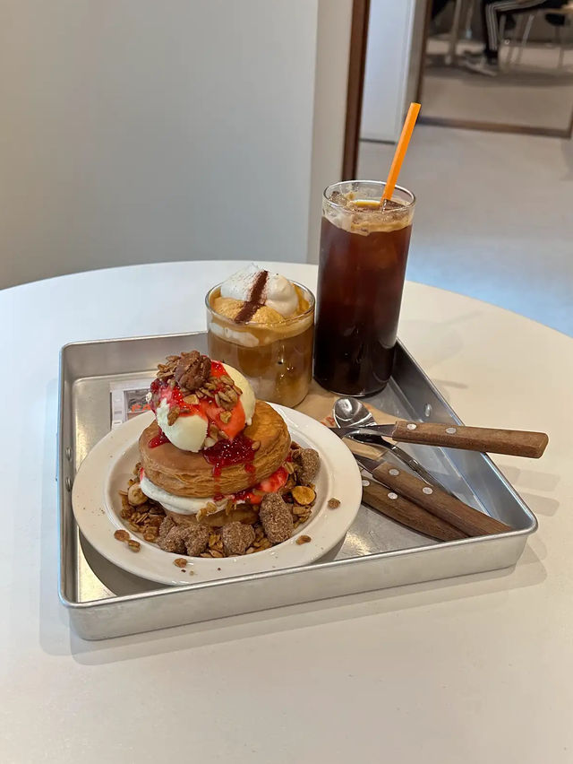 Brunch in Bloom: The Vibrant World of Paint Coffee & Bar