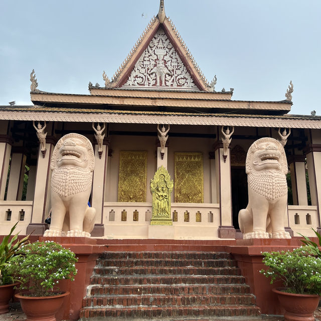 🌿 Wat Phnom: Where Phnom Penh’s Story Begins 🛕✨