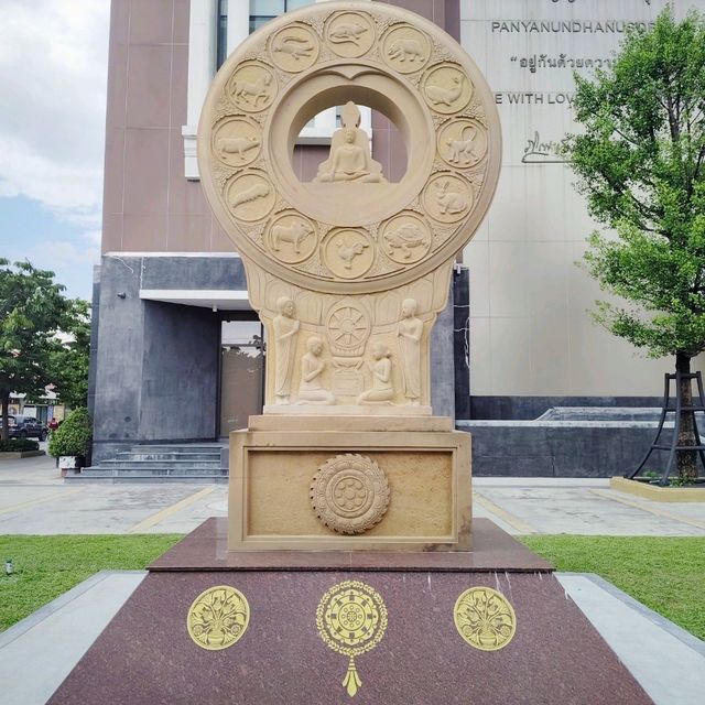ลานหินโค้ง หลวงพ่อปัญญานันทภิกขุ