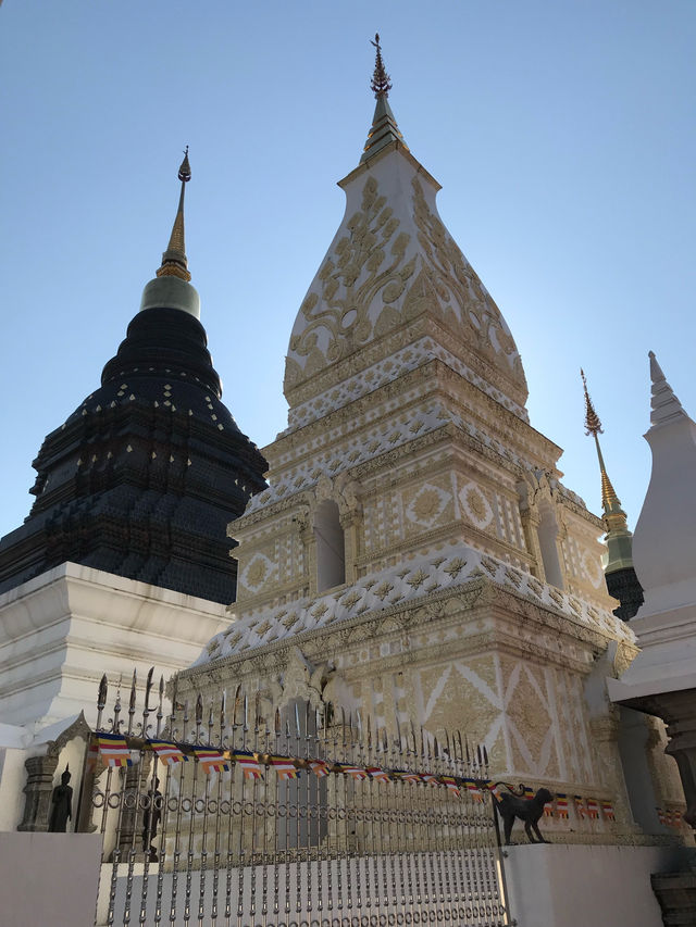 วัดเด่นสะหรีศรีเมืองแกน วัดสวยที่ห้ามพลาด