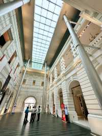 Echoes of Empire – Victoria Concert Hall & Stamford Raffles Statue