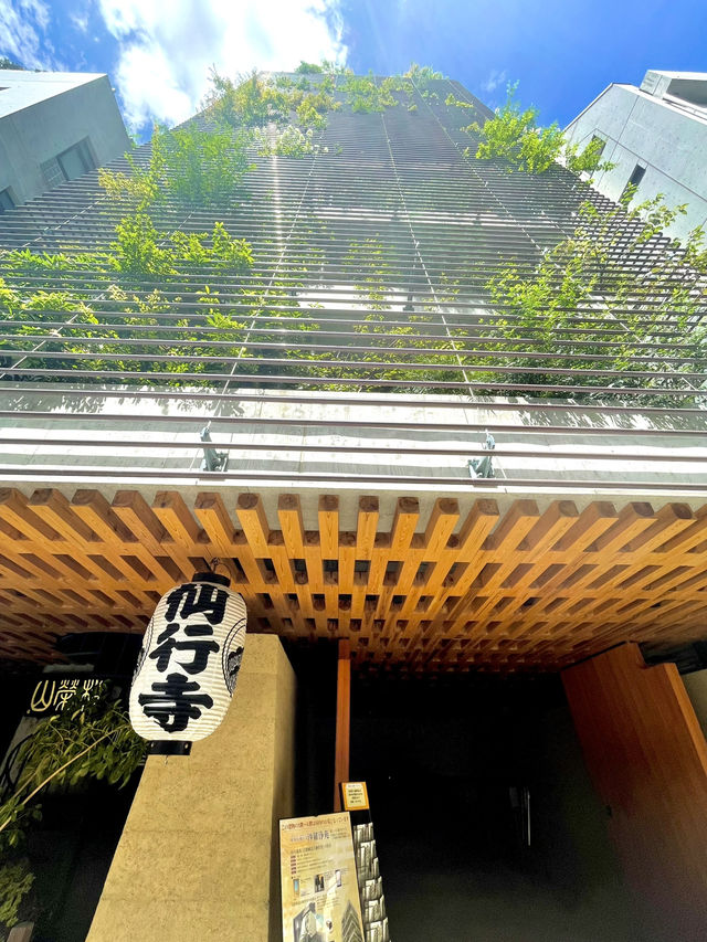 【池袋】 空中に浮遊する大仏！！都会に鎮座する近代的なお寺
