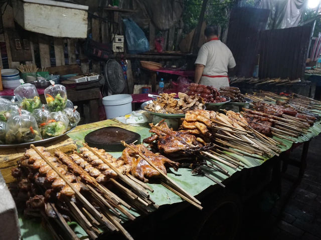 ตลาดมืดหลวงพระบาง🇱🇦คนถนนเดินหลวงพระบาง