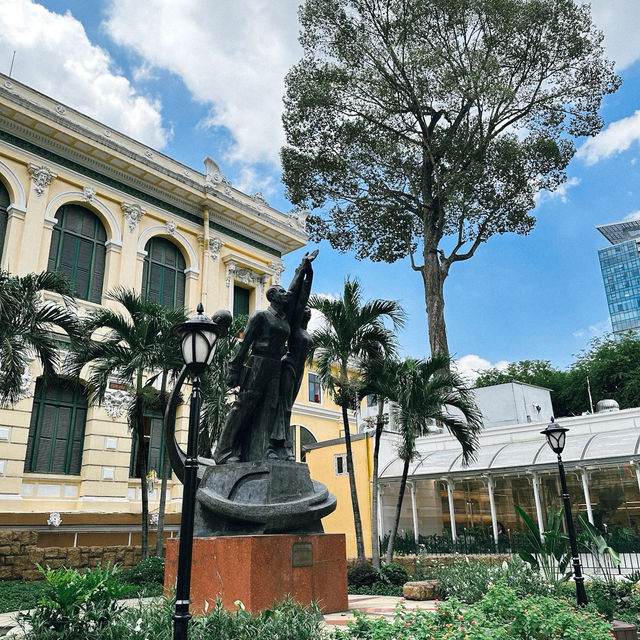 Saigon Central Post Office ไปรษณีย์สุดปัง
