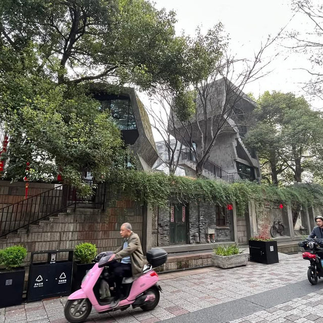 🏮 Wandering Through Hangzhou’s Time-Honored Streets: 河坊街 & 南宋御街