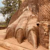 🏰✨ *Sigiriya Rock Fortress (සීගිරිය): Sri Lanka’s "Eighth Wonder of the World"* 🦁🌄