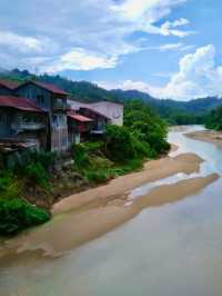 🌳 Beneath the Old Tree: The Heart of Sungai Lembing