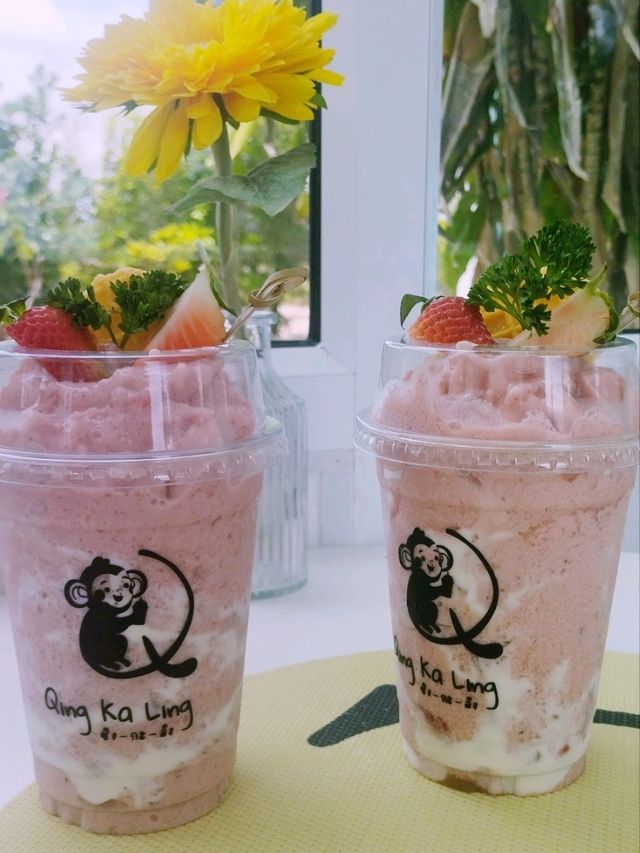 🌿☕ รีวิว คาเฟ่สีขาว “ชิง กะ ลิง” 🐒