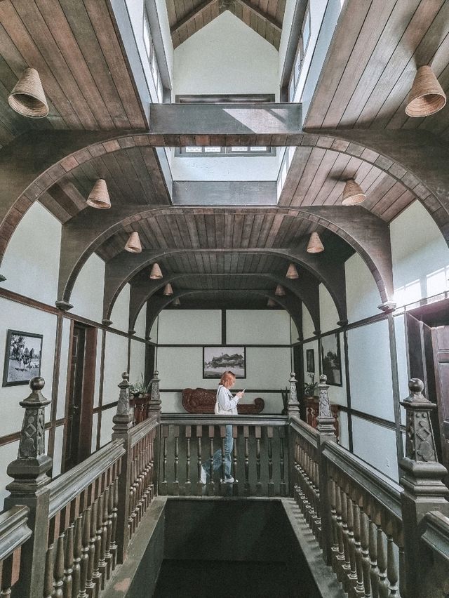 Governor's House: A Journey to the Past 🕰️