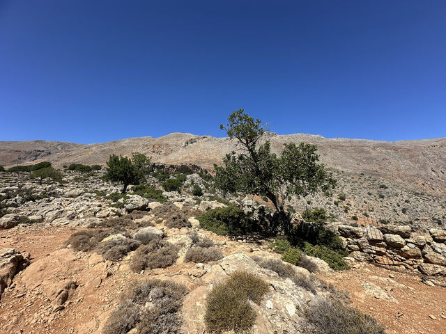 Stunning viewpoint and ancient castle in Loutro