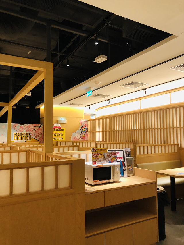 很舒適的美食區供給市民們在這裏品嚐🫶🫶🫶 很舒適的美食區供給市民們在這裏品嚐🫶🫶🫶