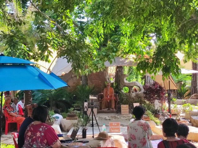 ชมปราสาทหินทราย ฟังธรรมะหลวงพ่อแดง