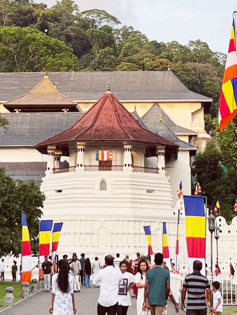 🇱🇰Sri Dalada Maligawa: Where the Sacred Tooth Relic Guards the Soul of Sri Lanka! 🙏