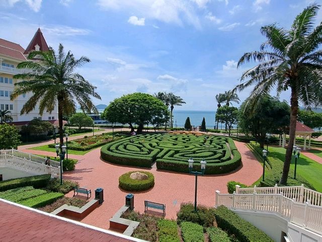Hong Kong Disneyland Hotel ที่พักกลางโลกดิสนีย์