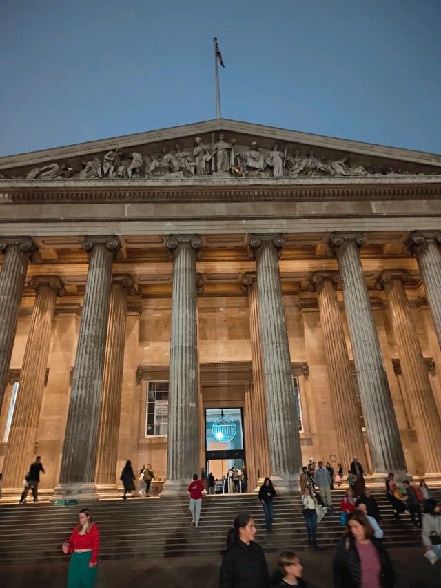 Flow and Crowd: A Visit to the British Museum