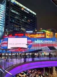 ชวนมา Check in แยกปทุมวัน สีสันบางกอก