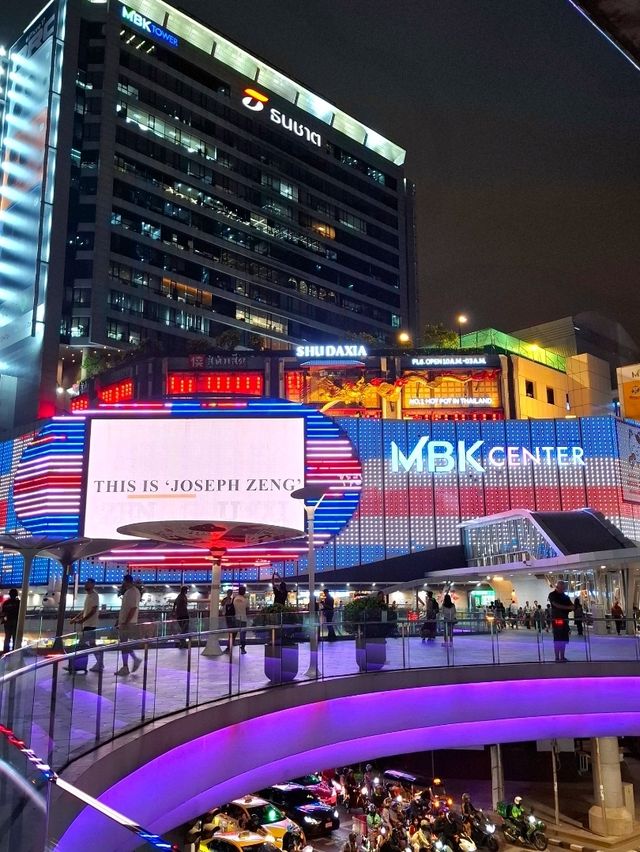 ชวนมา Check in แยกปทุมวัน สีสันบางกอก ชวนมา Check in แยกปทุมวัน สีสันบางกอก