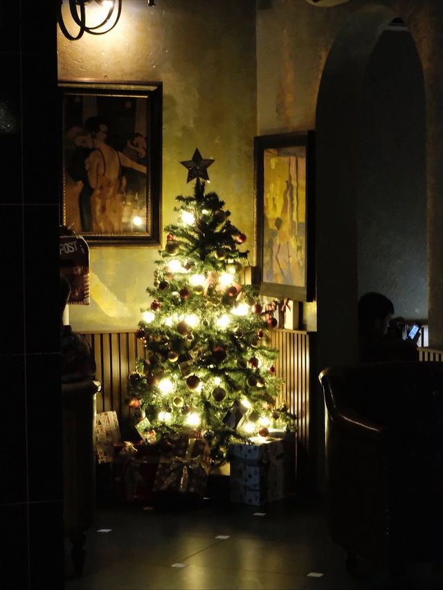 The Virgin Pub – A Hidden Gem Tucked Behind Quán Thánh The Virgin Pub – A Hidden Gem Tucked Behind Quán Thánh