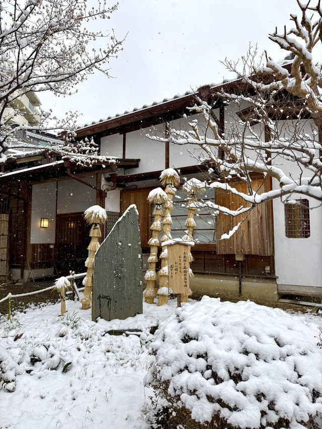 ❄️ Edo-Era Beauty Beneath a Winter Snowfall