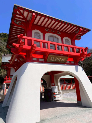 [Ryugu Shrine] A tiny shrine right by the ocean... It really felt like the "Dragon Palace" here.