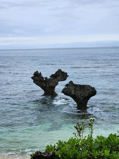 古宇利島の波間に浮かぶハートロック。 | Trip.com 今帰仁村