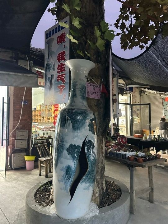景徳鎮彫刻磁器工場 | 街角すべてがアーティストのスケッチブックの