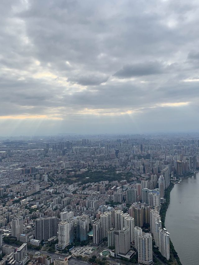 Heads up 🆙 🔝 GUANGZHOU above the clouds! 