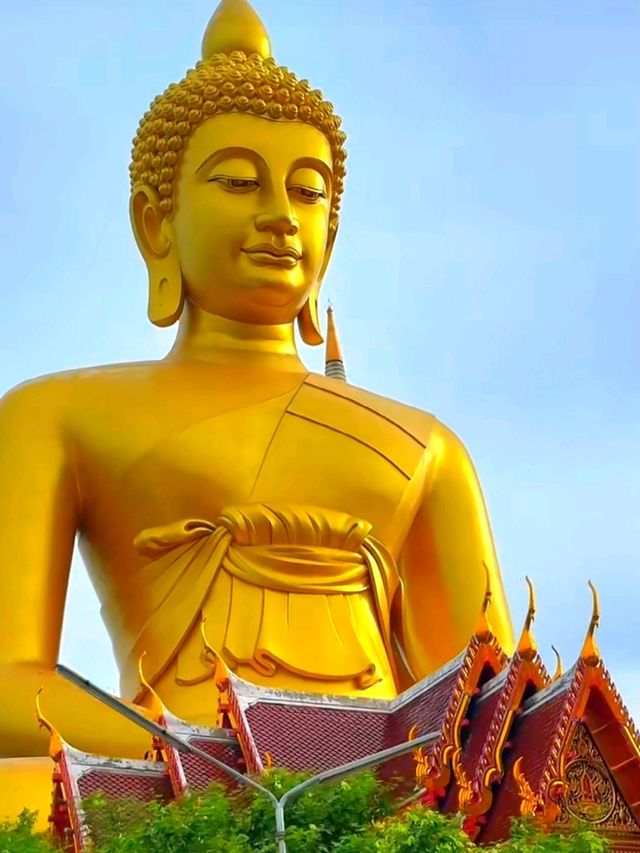 WAT PAKNAM BHASICHAROEN – Bangkok’s Giant Emerald Treasure