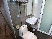 “Clean Comfort & City Access in Compact Style”