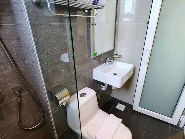 “Clean Comfort & City Access in Compact Style”