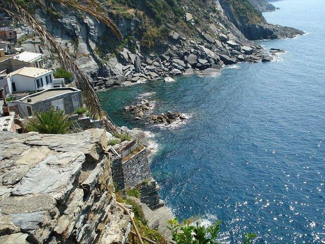 Coastal Charm in Cinque Terre 🌊🏰