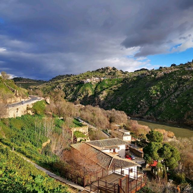 Toledo: Through Spain's Imperial City