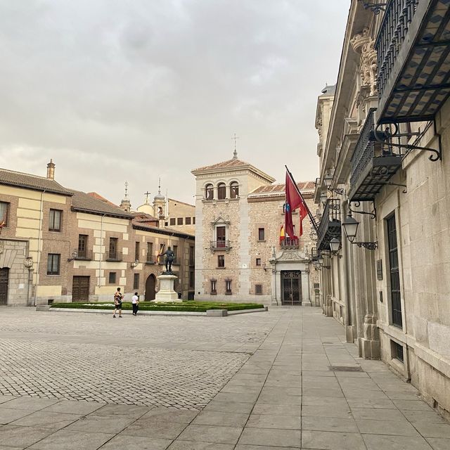 Plaza de la Villa, A Step Back in Time 🕰️ 