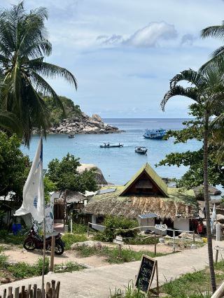 Peaceful beach in Koh Tao 🏝️