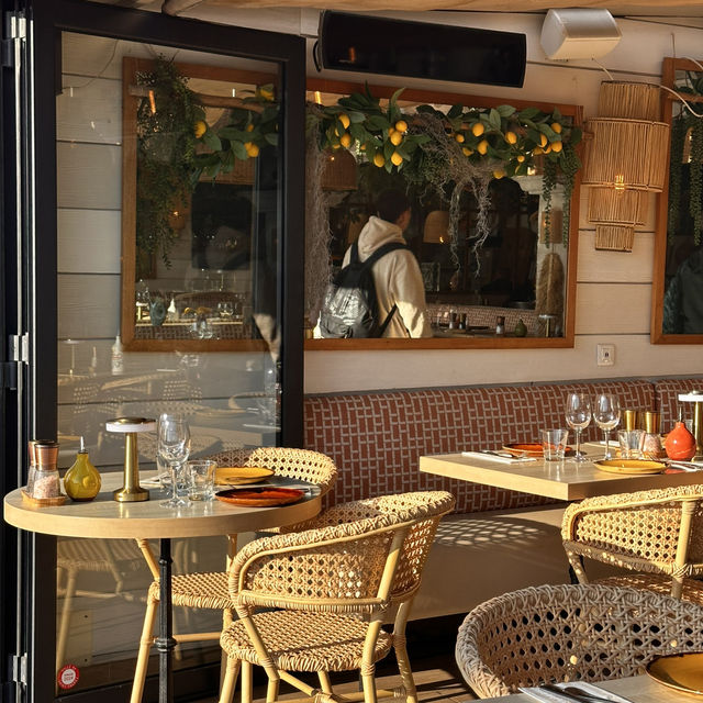 Welcoming Italian restaurant in the south of France!